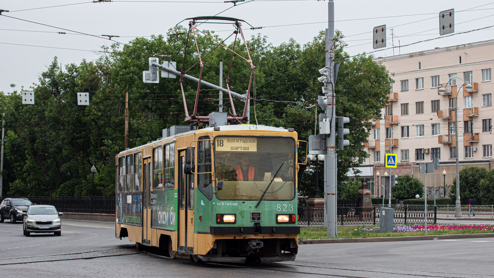 Екатеринбург, 71-402 № 823