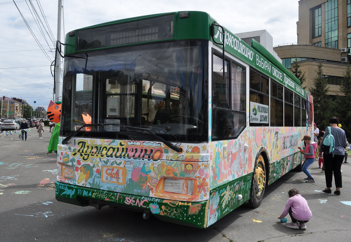 Омск — 06.2014, 2015, 2017, 2018, 2019, 2023, 2024, 2025 — Акция "Раскрась троллейбус"