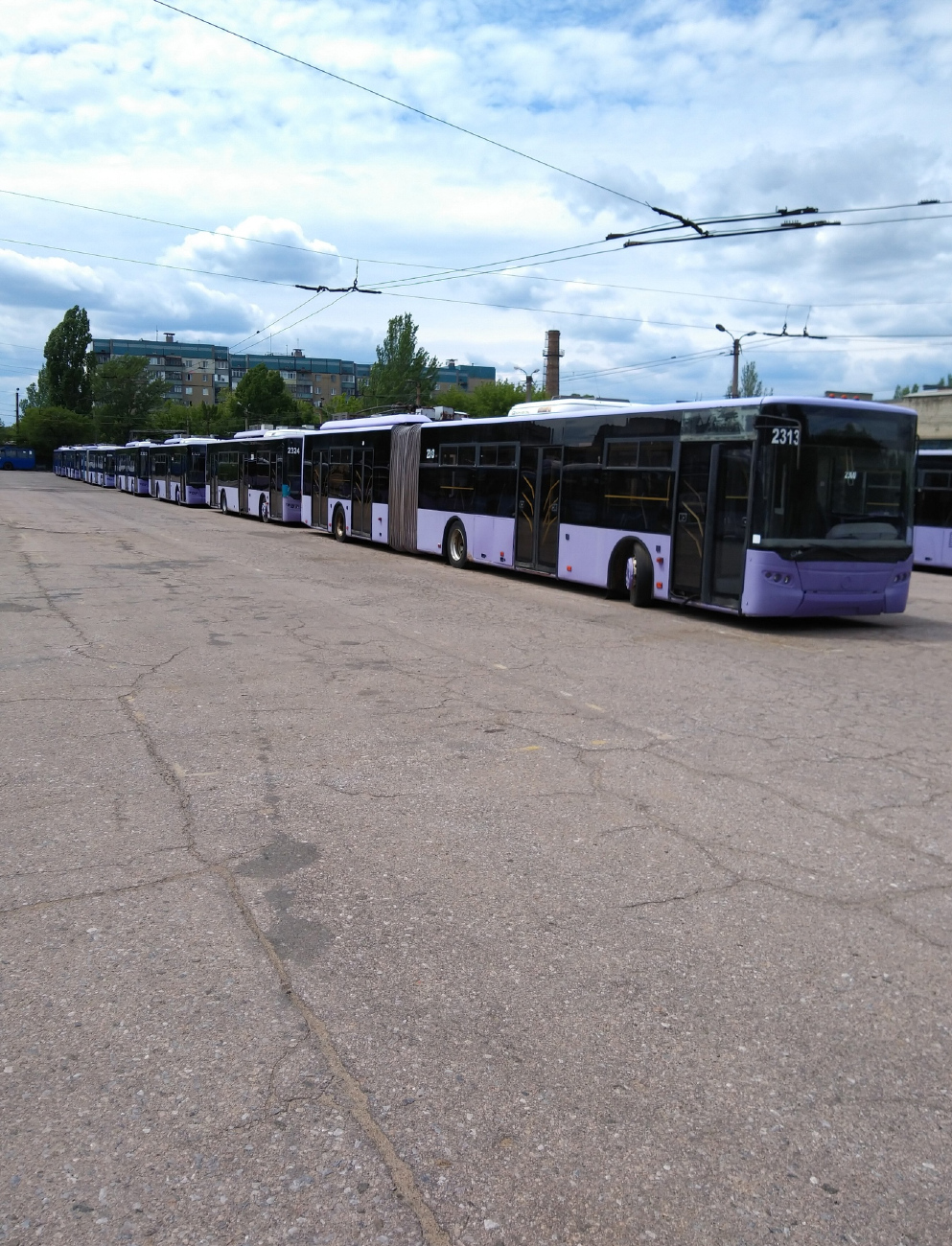 Doņecka, LAZ E183A1 № 2324; Doņecka, LAZ E301A1 № 2313