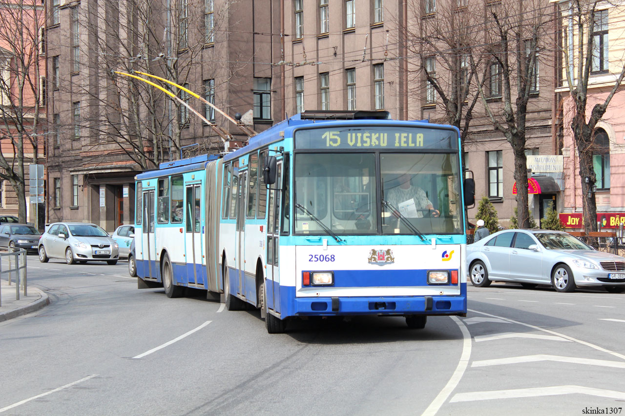 Рига, Škoda 15Tr13/6M № 25068