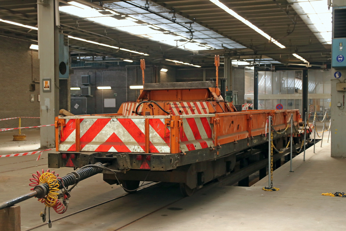 Антверпен, Четырёхосный грузовой прицеп № 8889; Антверпен, Двухосный грузовой прицеп № 8897