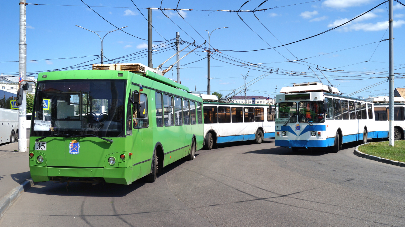 Podolsk, Trolza-5264.05 “Sloboda” № 35; Podolsk, ZiU-682 GOH Ivanovo № 21 Podolsk, Trolza-5264.05 “Sloboda” № 35; Podolsk, ZiU-682 GOH Ivanovo № 21