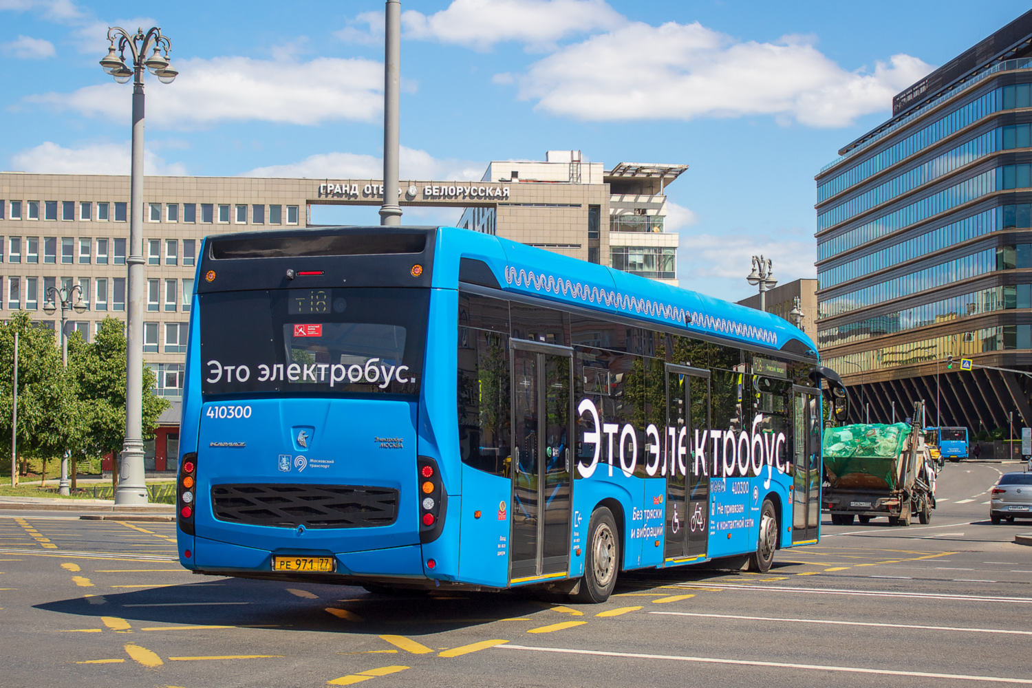 Moskau, KAMAZ-6282 Nr. 410300