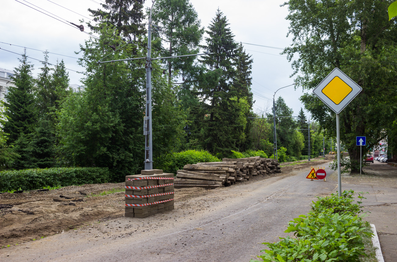 Tomsk — Repairs of tram tracks and catenary