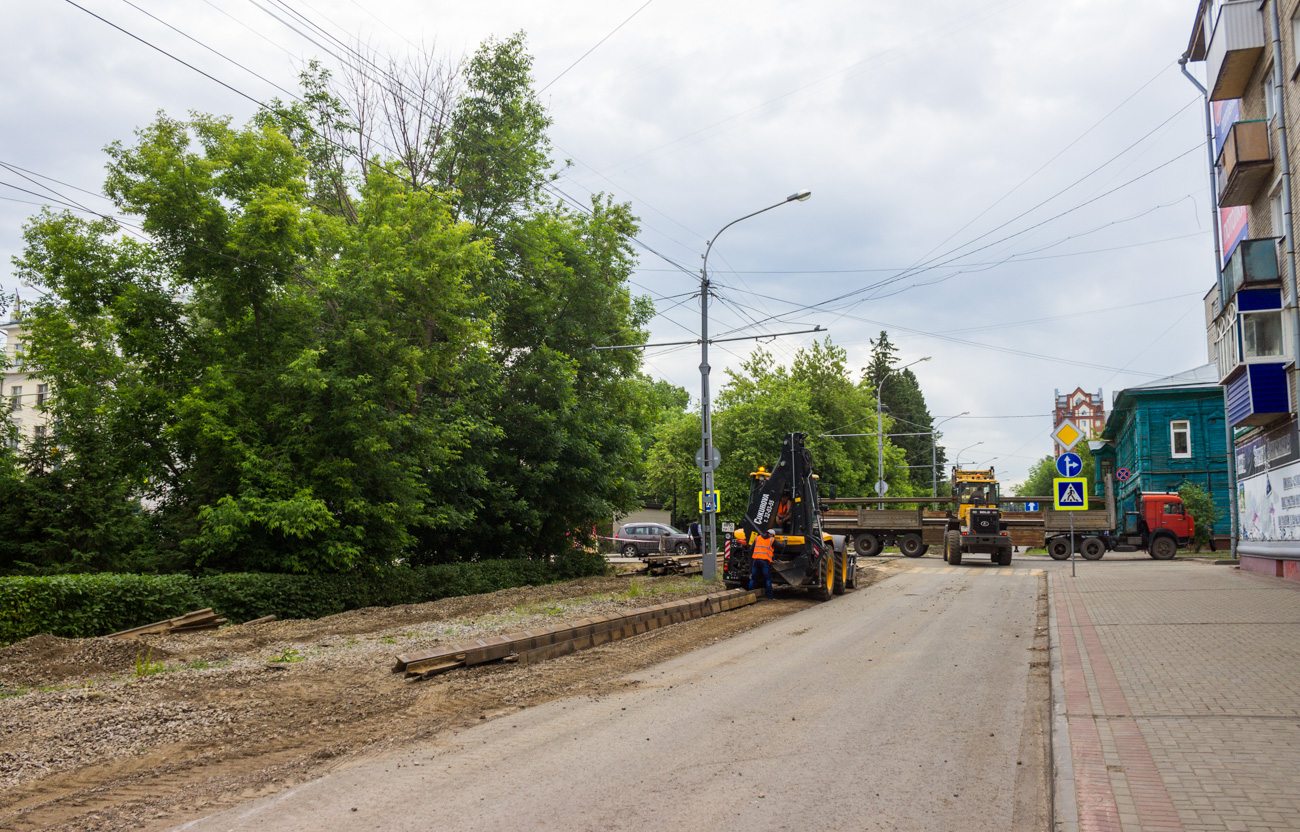 Tomsk — Repairs of tram tracks and catenary