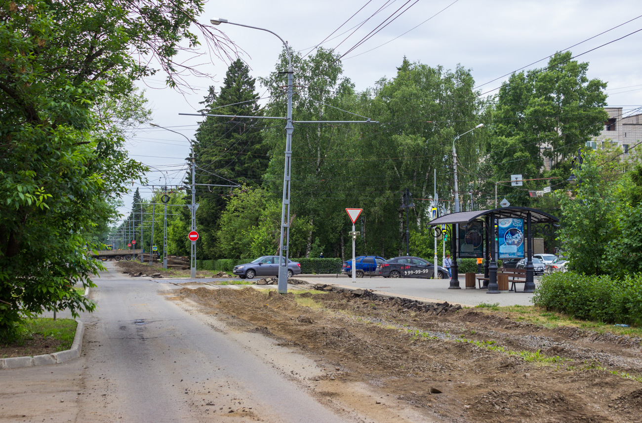 Tomsk — Repairs of tram tracks and catenary