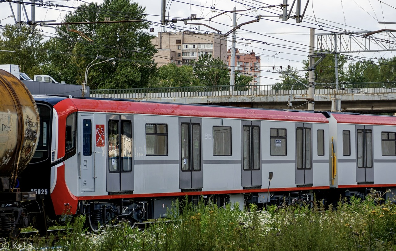 Санкт-Петербург, 81-725.1  «Балтиец» № 25025; Санкт-Петербург — Метрополитен — Перегонка вагонов метро по ж/д