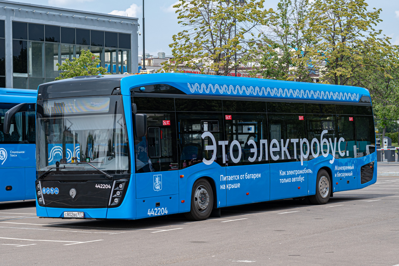 Moskva, KAMAZ-6282 č. 442204