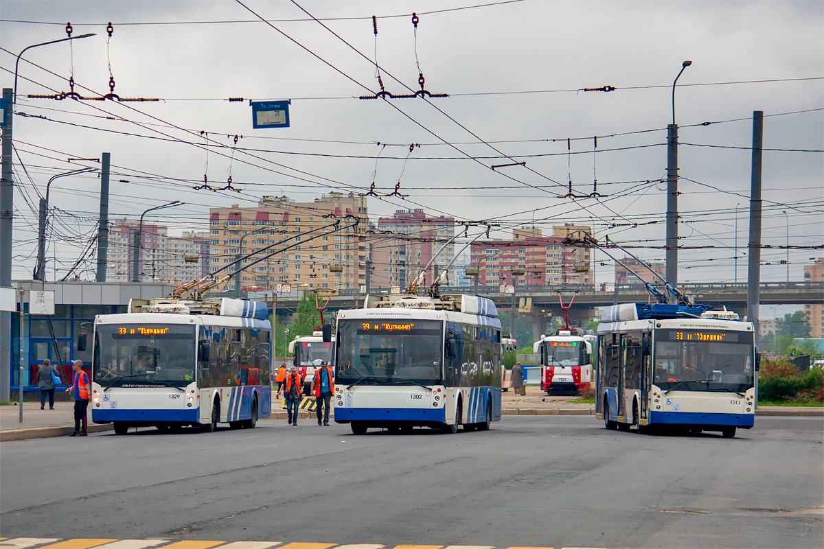 Санкт-Пецярбург, Тролза-5265.00 «Мегаполис» № 1329; Санкт-Пецярбург, Тролза-5265.00 «Мегаполис» № 1302; Санкт-Пецярбург, Тролза-5265.00 «Мегаполис» № 1313