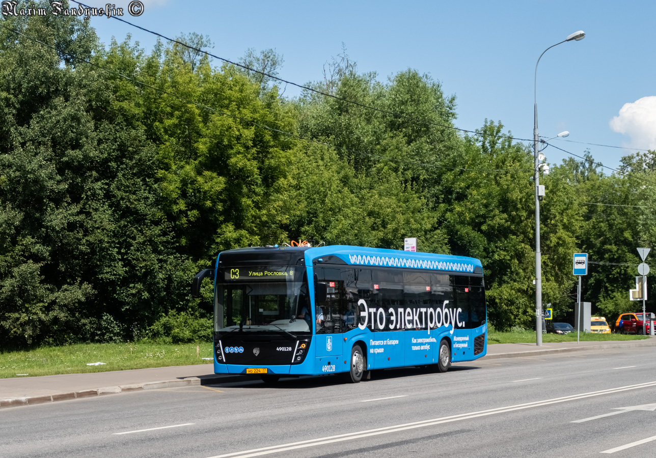 Moscova, KAMAZ-6282 Nr. 490128