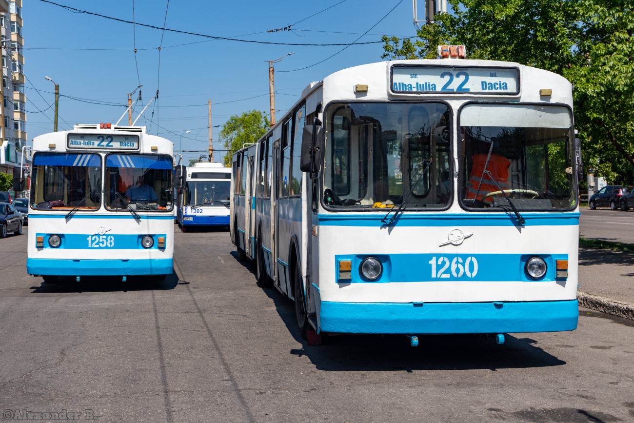 Кишинёв, ЗиУ-683В01 № 1258; Кишинёв, ЗиУ-683В01 № 1260