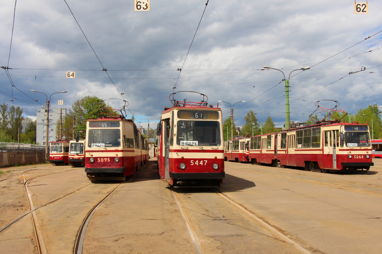 სანქტ-პეტერბურგი, LVS-86K № 5095; სანქტ-პეტერბურგი, LM-68M № 5447; სანქტ-პეტერბურგი, LVS-86K № 5064