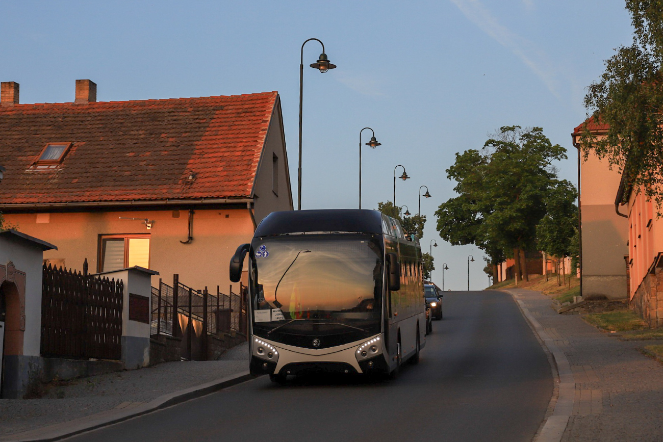 Pardubice, Škoda 32Tr SOR Nr. 484; Plzeň — Brand new trolleybuses from the Škoda factory; Plzeň — Trolejbusová trať bez trolejového vedení do Letkova / The Catenary Free Trolleybus Line to Letkov