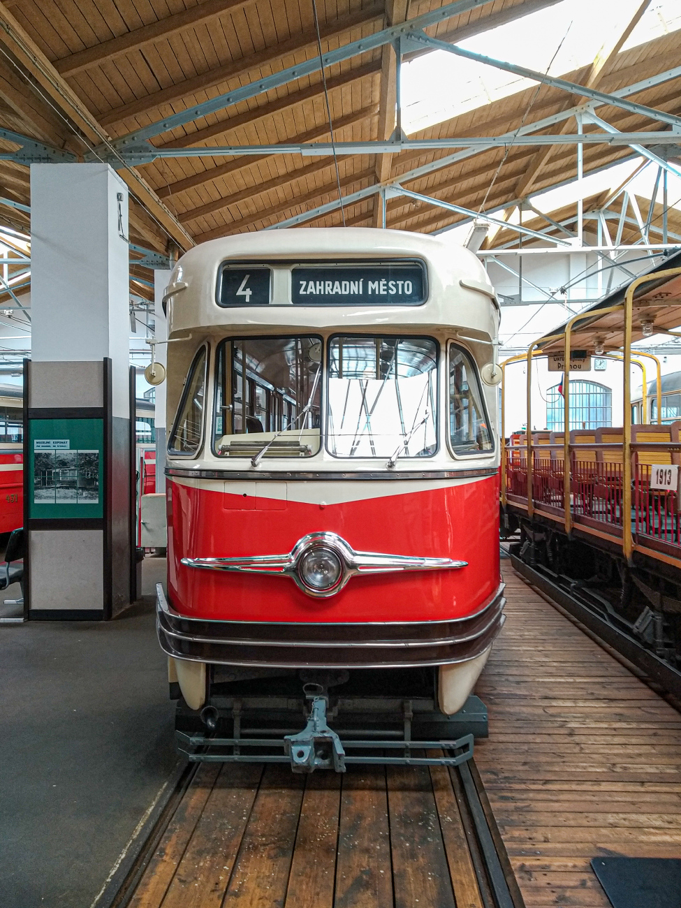 Прага, Tatra T2 № 6002