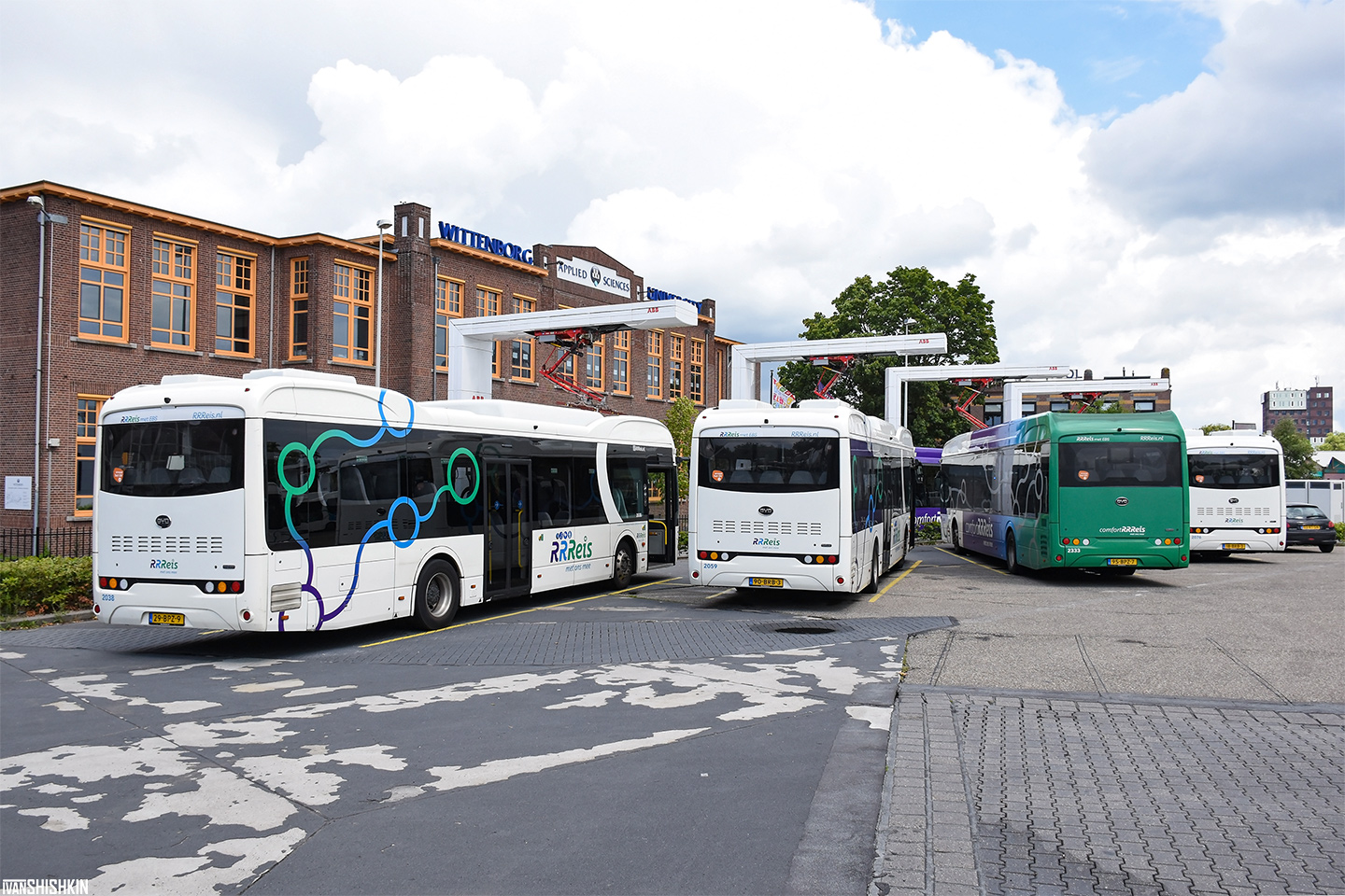 Апелдорн – Девентер – Зволле, BYD K9UB № 2038; Апелдорн – Девентер – Зволле, BYD K9UB № 2059; Апелдорн – Девентер – Зволле, BYD K9UE № 2333