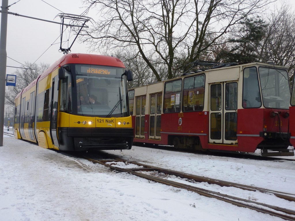 Калининград, PESA Swing 121NaK № 1201; Торунь, Konstal 805Na № 251