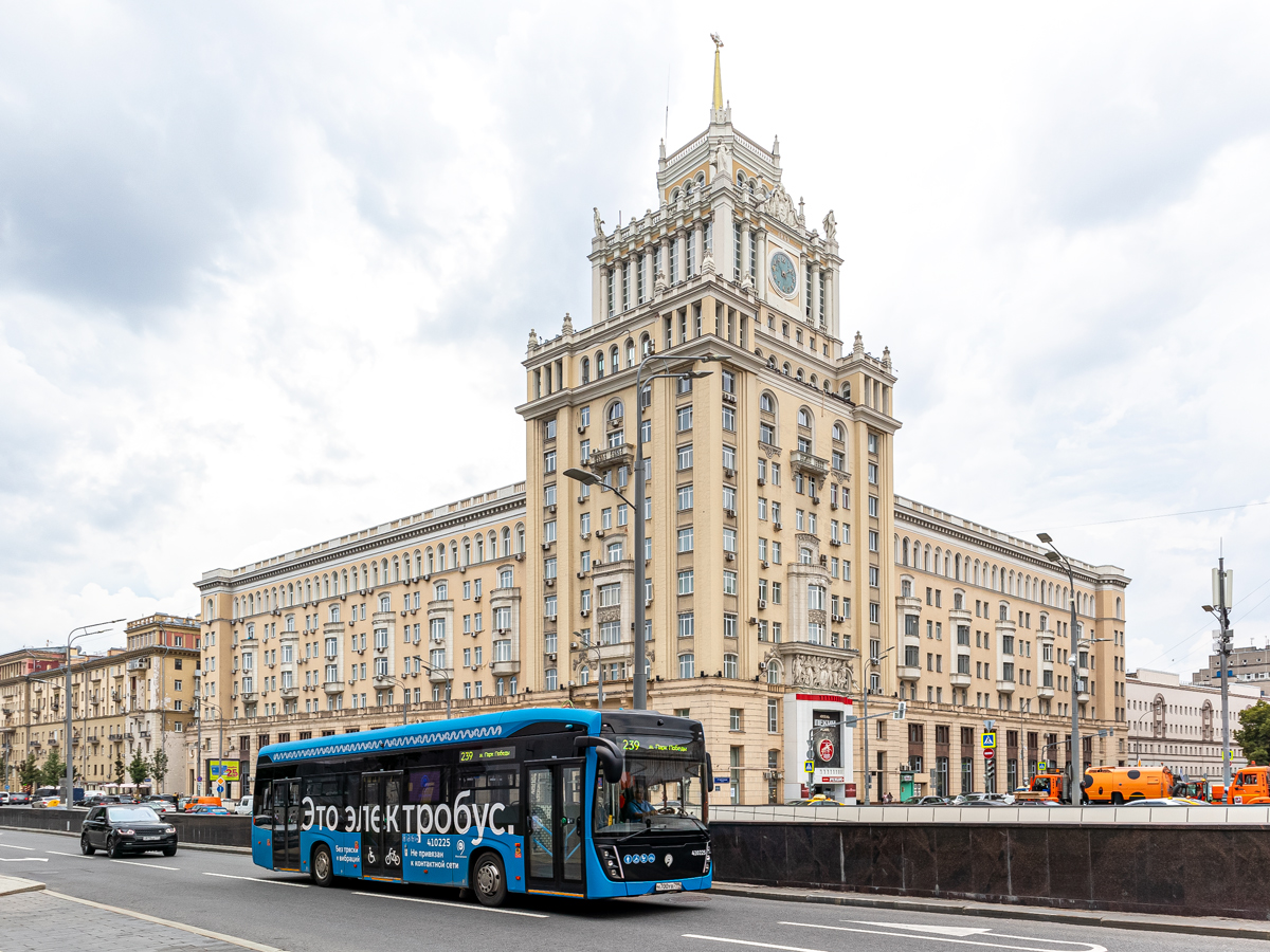 Москва, КАМАЗ-6282 № 410225