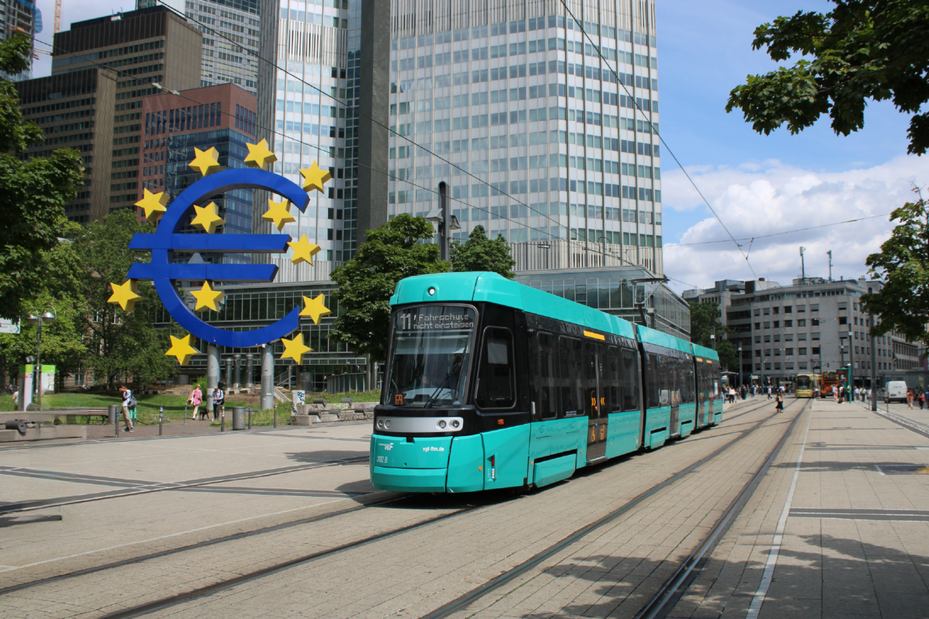 Frankfurt am Main, Alstom Citadis 305 № 302