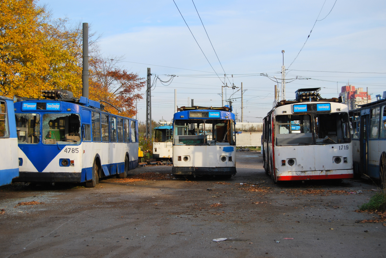 Sanktpēterburga, ZiU-682V [V00] № 4779; Sanktpēterburga, ZiU-682V-012 [V0A] № 1719