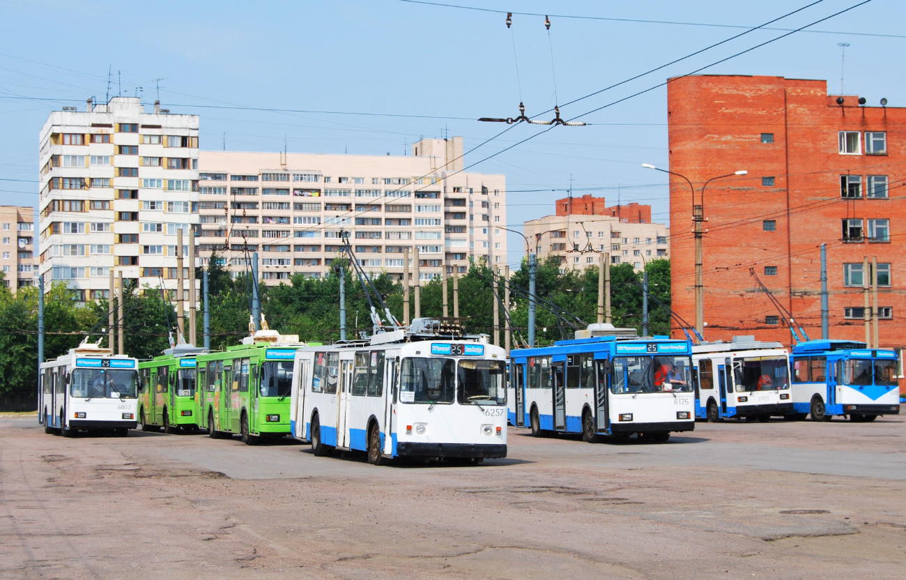 Санкт-Петербург, ЗиУ-682В [В00] № 6257; Санкт-Петербург, ВМЗ-5298-20 № 6175