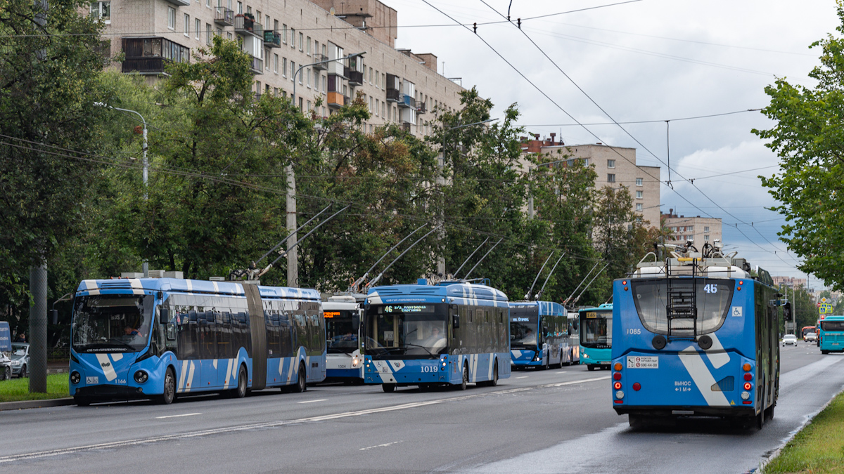 Санкт-Петербург, БКМ 433030 Vitovt Max II № 1166; Санкт-Петербург, Тролза-5265.08 «Мегаполис» № 1019; Санкт-Петербург, ВМЗ-5298.01 «Авангард» № 1085