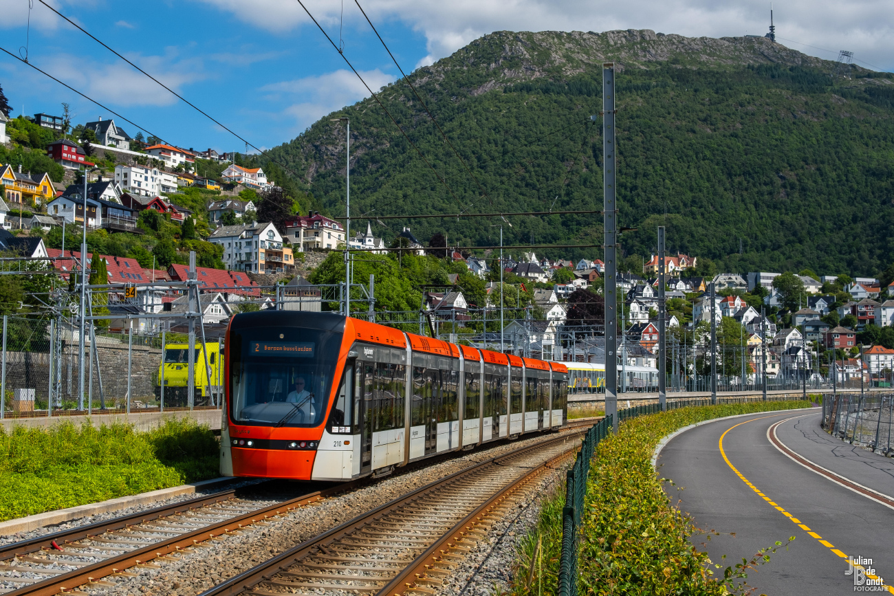 Берген, Stadler Variobahn № 210