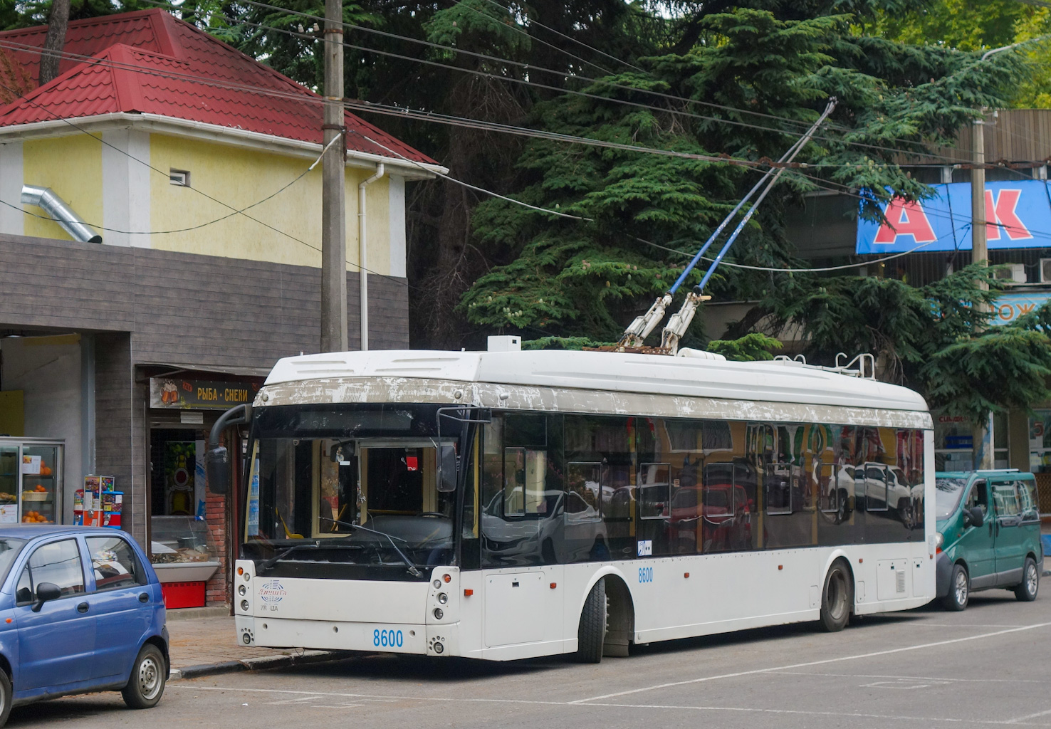 Krimin johdinauto, Trolza-5265.05 “Megapolis” # 8600