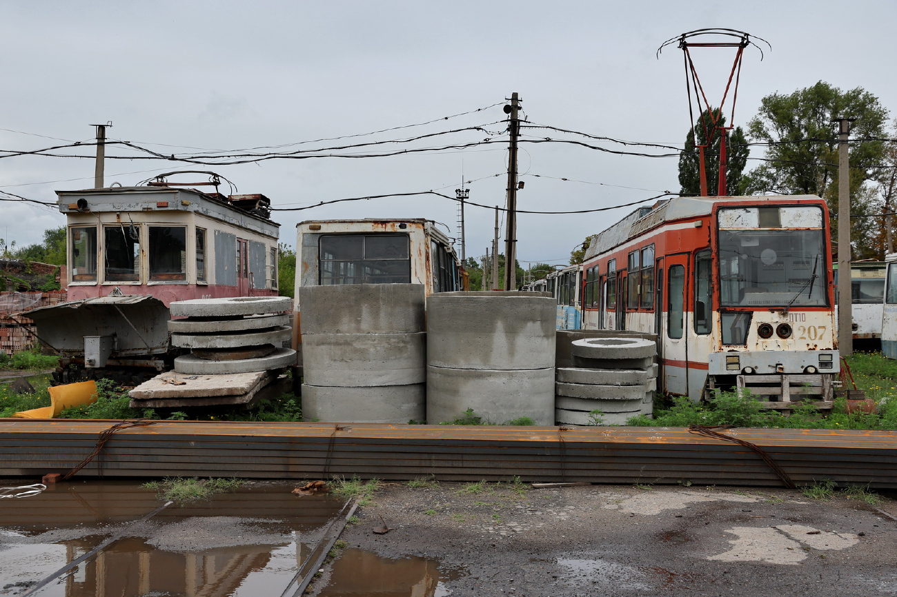 Luganszk, RGS-2 — С-03; Luganszk, LT-10 — 207