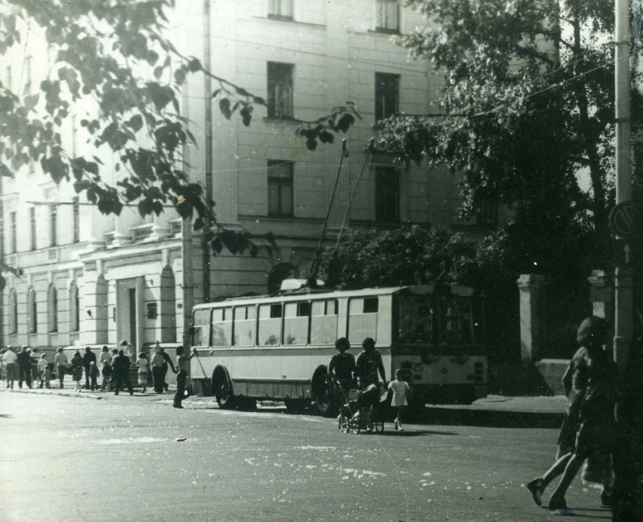 Архангельск, ЗиУ-682В № 25