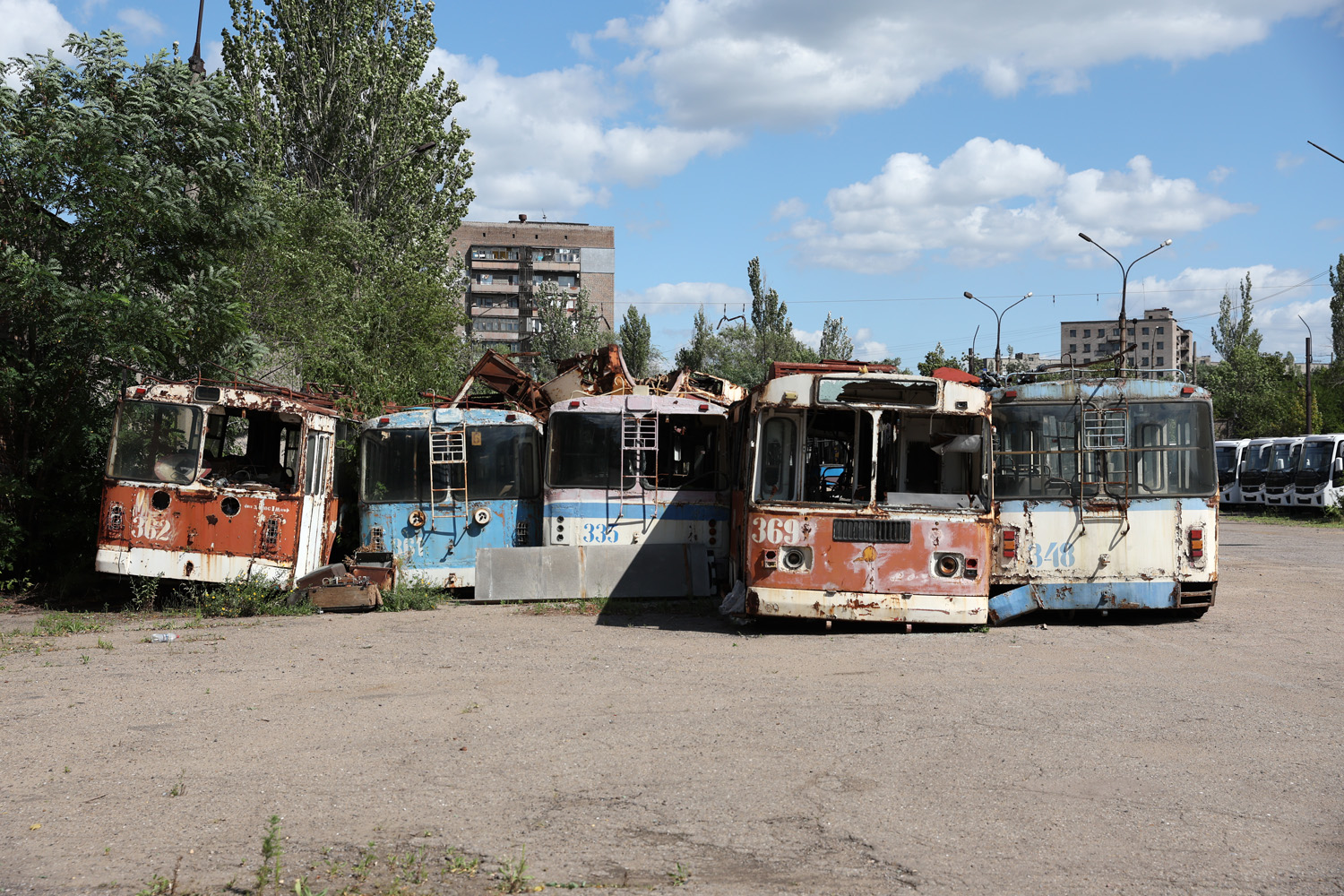 Алчевск, ЗиУ-683Б [Б00] № 362; Алчевск, ЗиУ-683Б [Б00] № 361; Алчевск, ЗиУ-682В-012 [В0А] № 335; Алчевск, ЗиУ-620520 № 369; Алчевск, ЗиУ-682В-012 [В0А] № 348