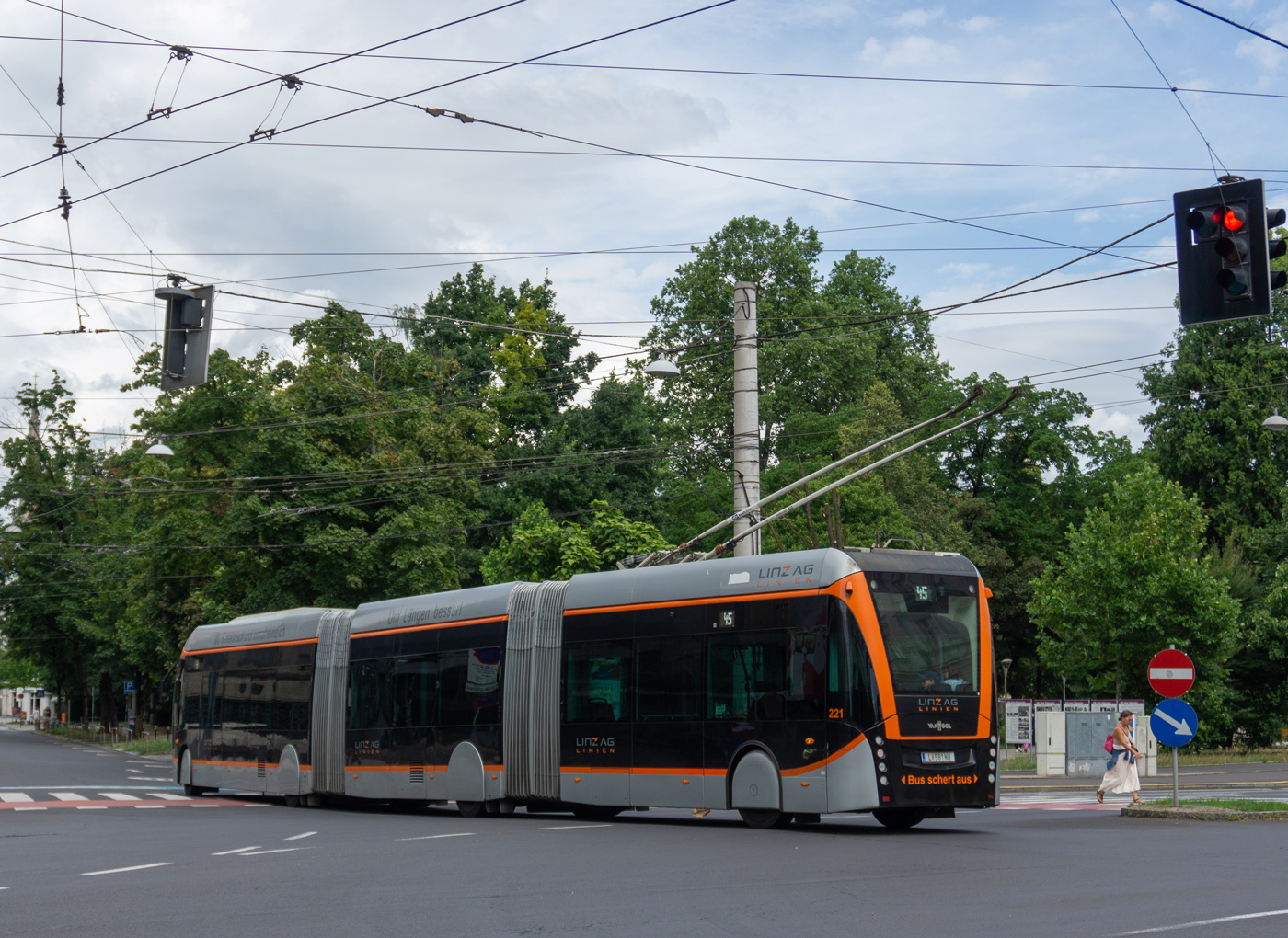 Линц, Van Hool Exqui.City 24 № 221
