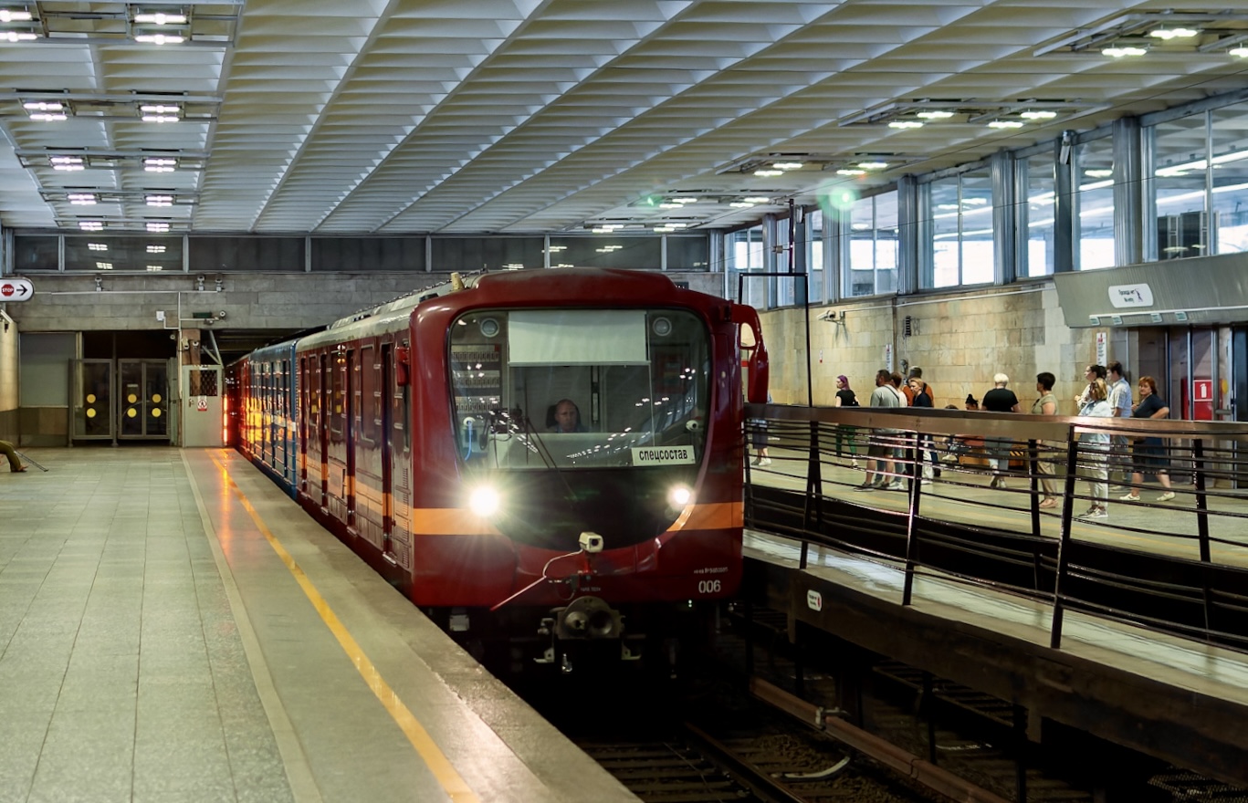 Sankt Petersburg, 81-717.5L Nr. 006