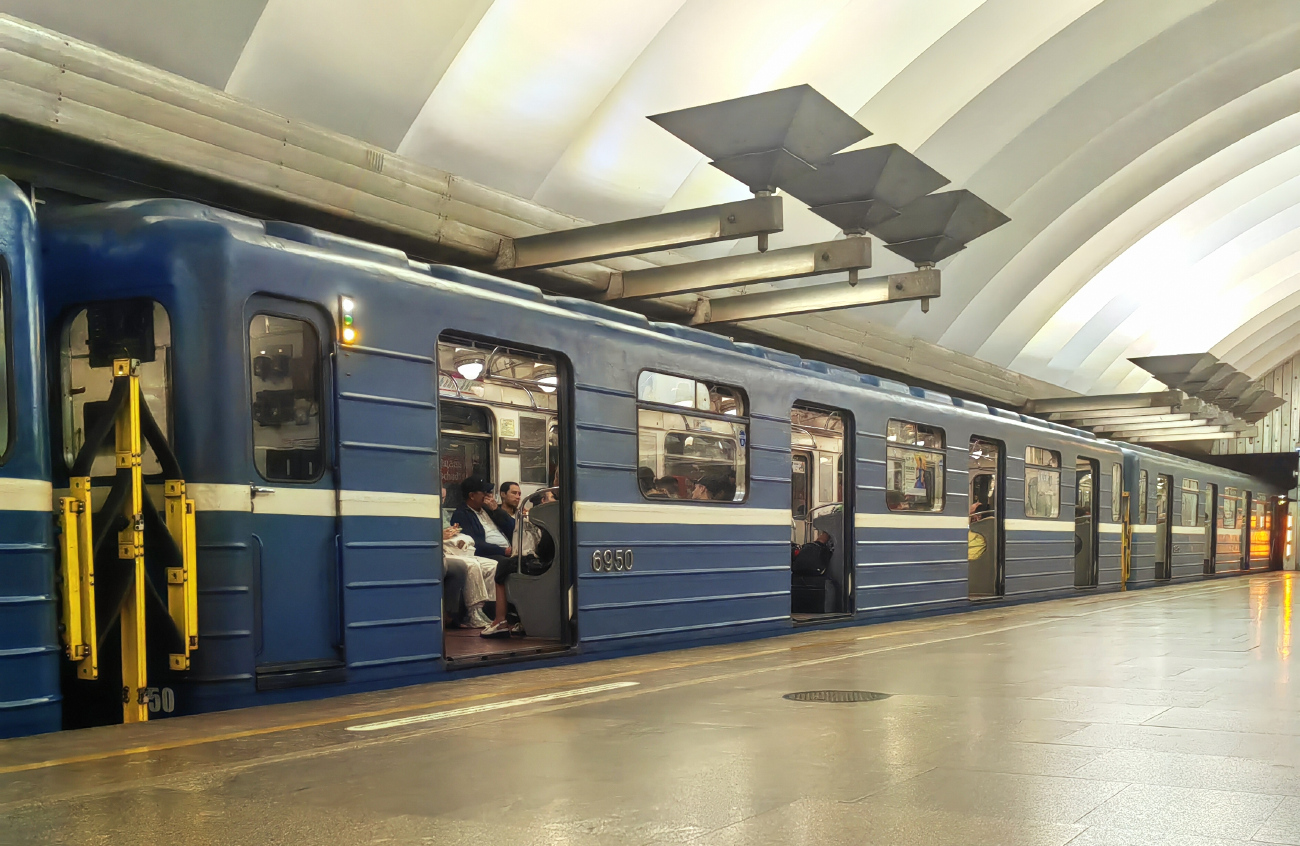 Санкт-Петербург, Ем-501 № 6950