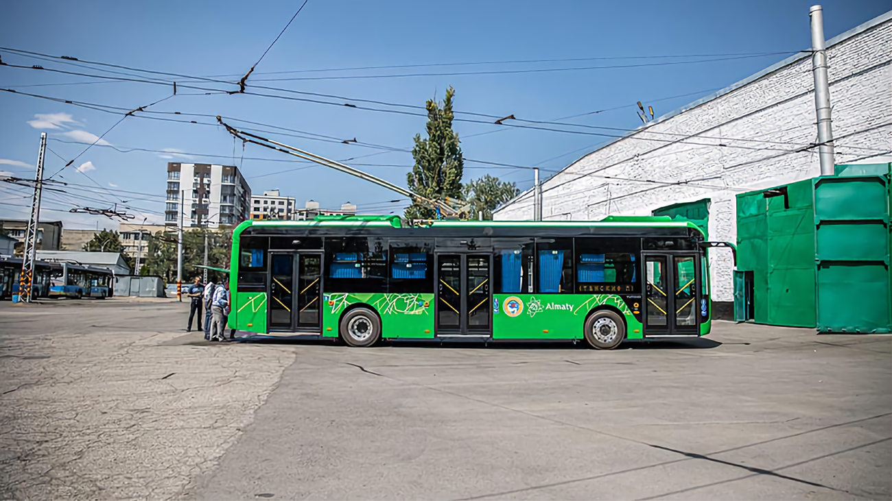 Алматы, Yutong ZK6128BEVG (QazTehna) № 7000; Алматы — Троллейбусные парки