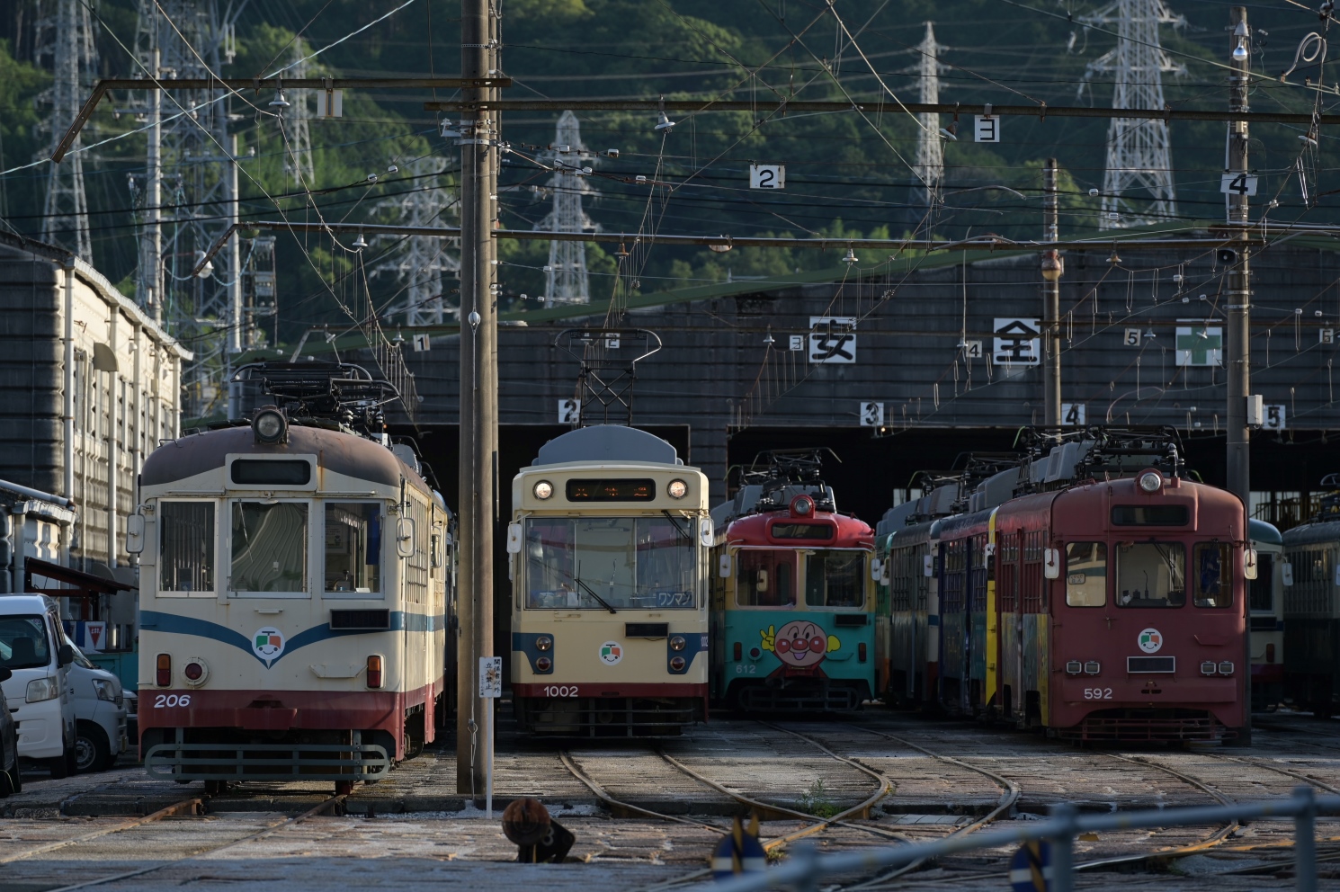 Kochi, Hitachi — 206; Kochi, Tosaden — 1002; Kochi, Tosaden — 612; Kochi, Nippon Sharyō — 592