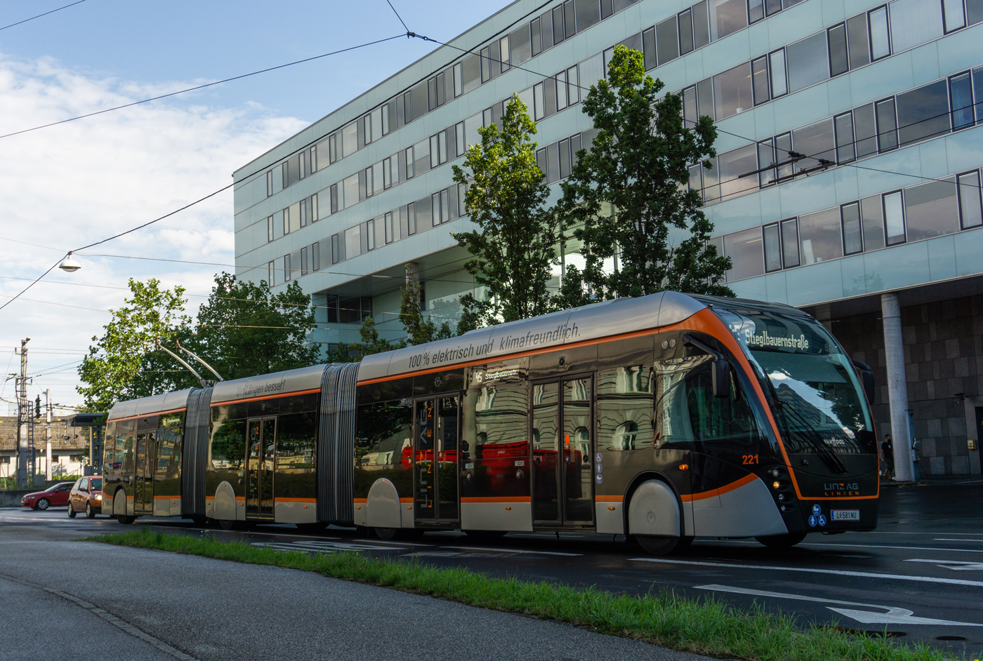 Линц, Van Hool Exqui.City 24 № 221