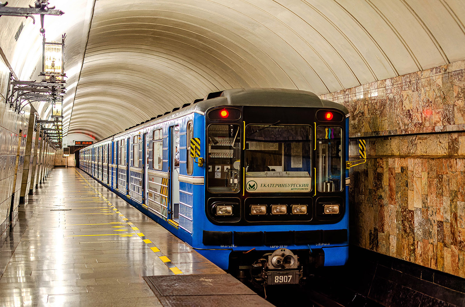 Екатеринбург, 81-717.5 (ЛВЗ/ВМ) № 8907