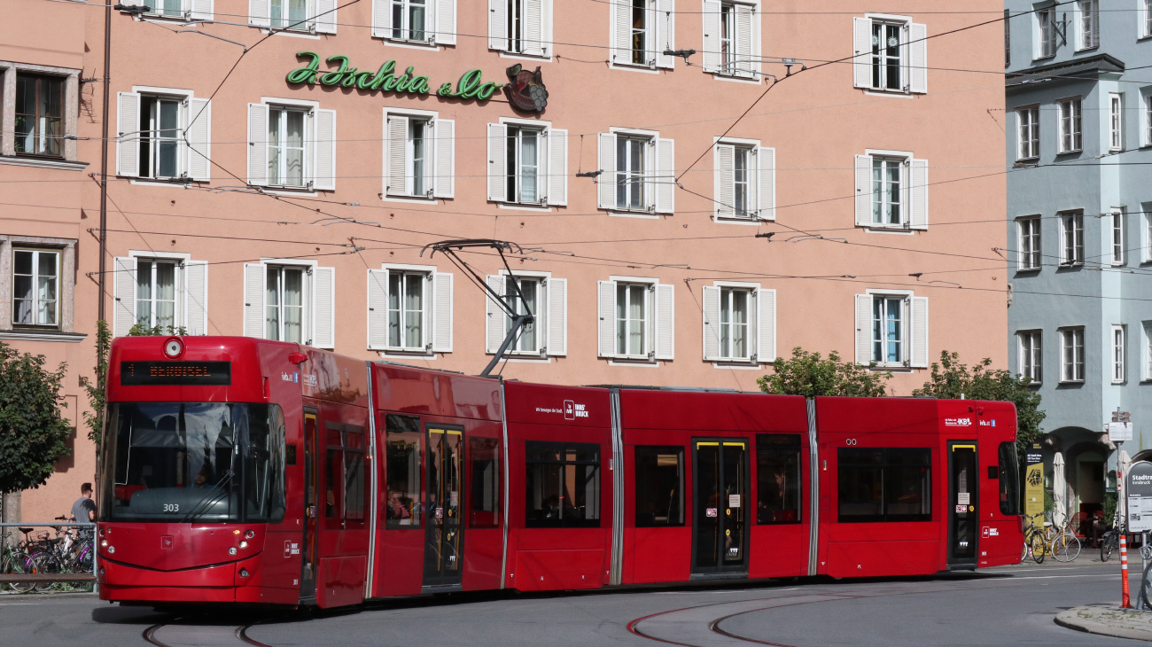 Инсбрук, Bombardier Flexity Outlook № 303