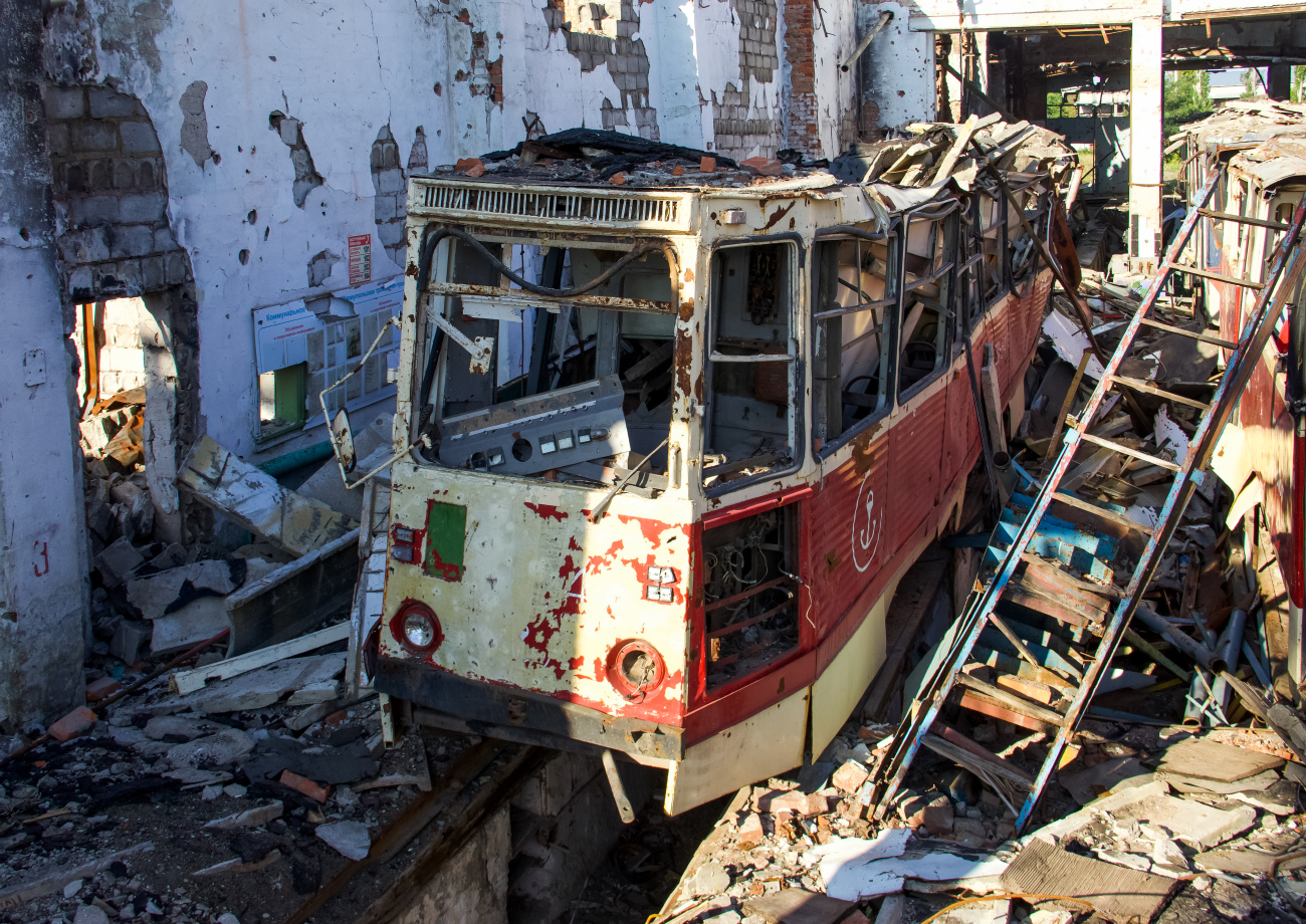 Мариуполь, 71-605 (КТМ-5М3) № УВ-84; Мариуполь — Последствия боевых действий 24.02.2022—20.05.2022