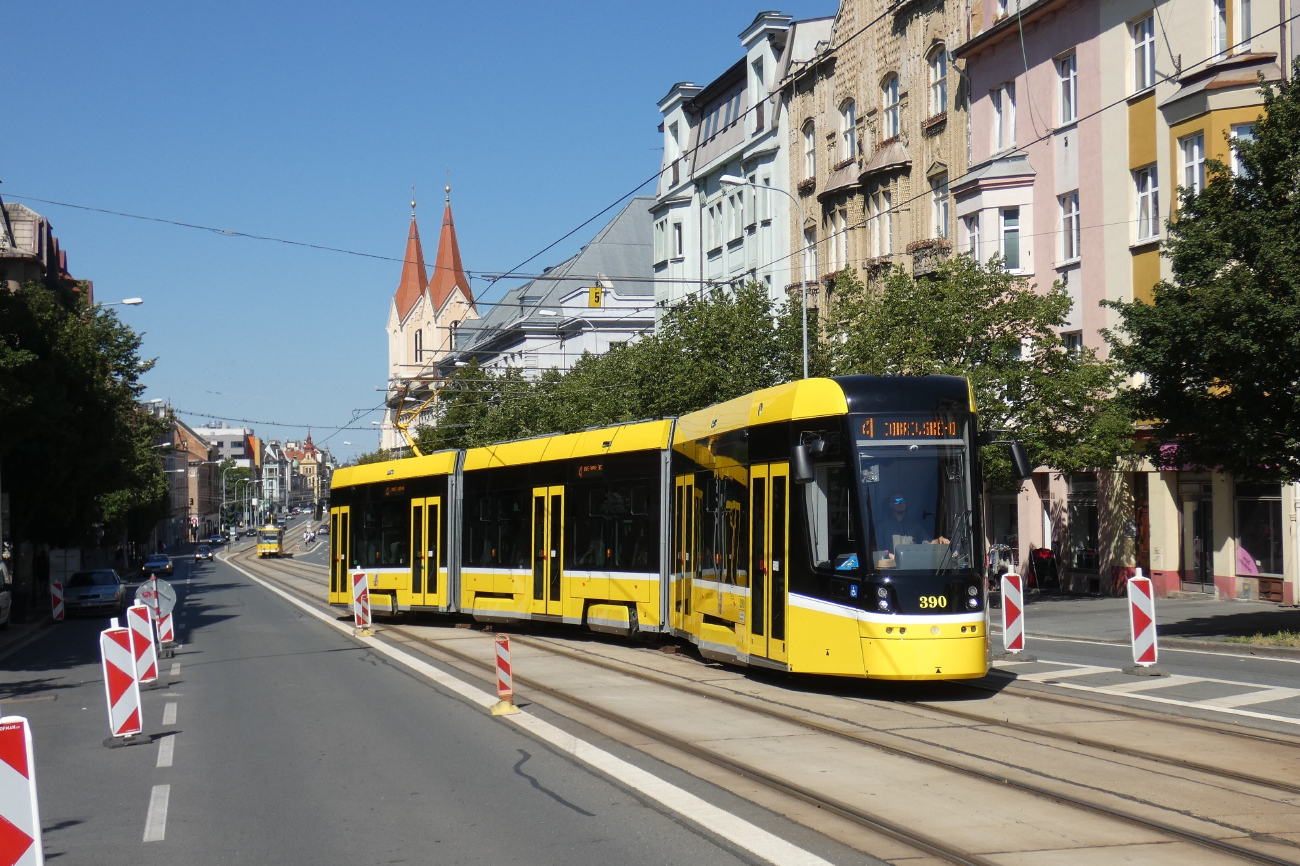 Plzeň, Škoda 40T ForCity Smart č. 390