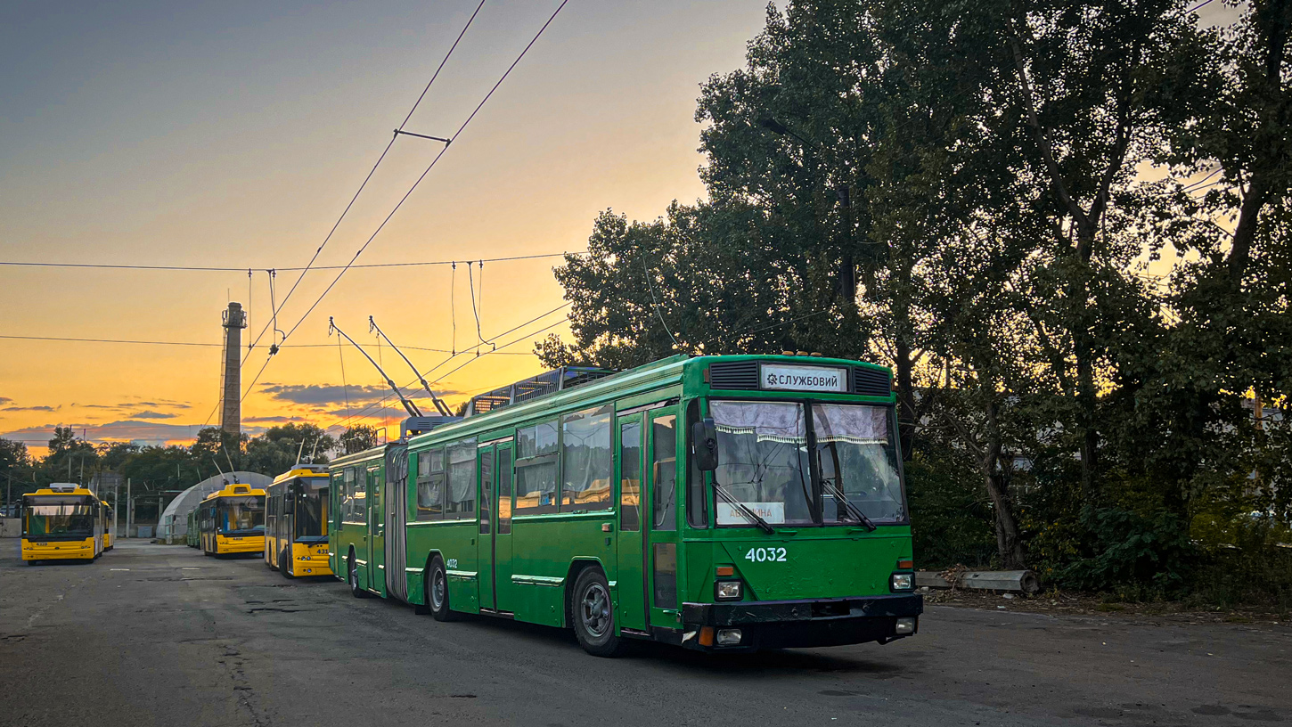 Киев, Киев-12.03 № 4032