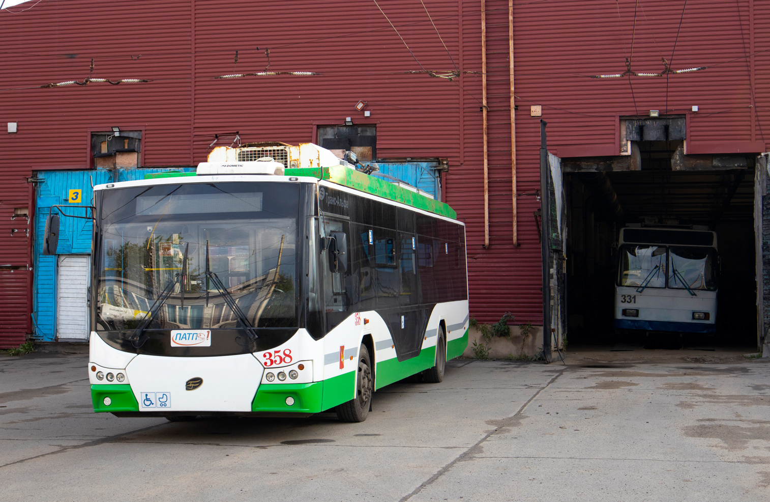 Вологда, ВМЗ-5298.01 «Авангард» № 358; Вологда, ВМЗ-5298.00 (ВМЗ-375) № 331