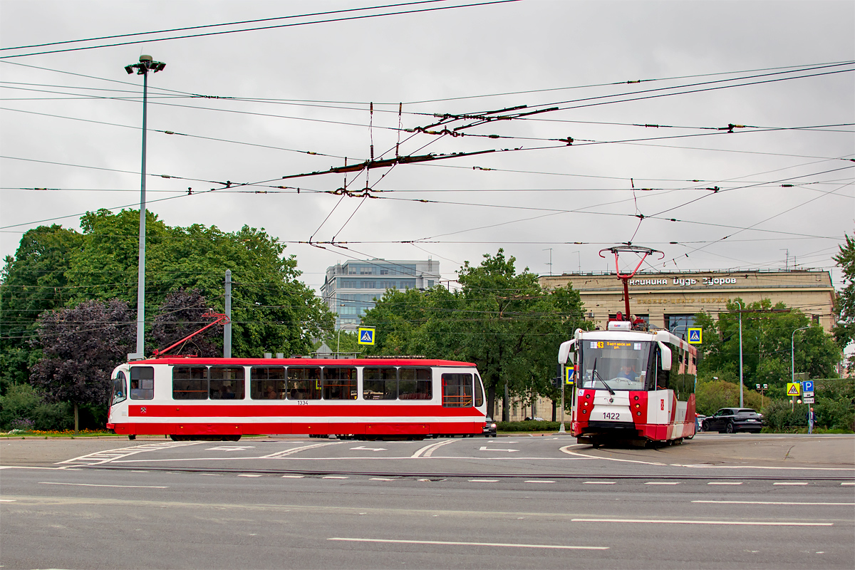 Saint-Petersburg, 71-134A (LM-99AVN) č. 1334; Saint-Petersburg, 71-153 (LM-2008) č. 1422