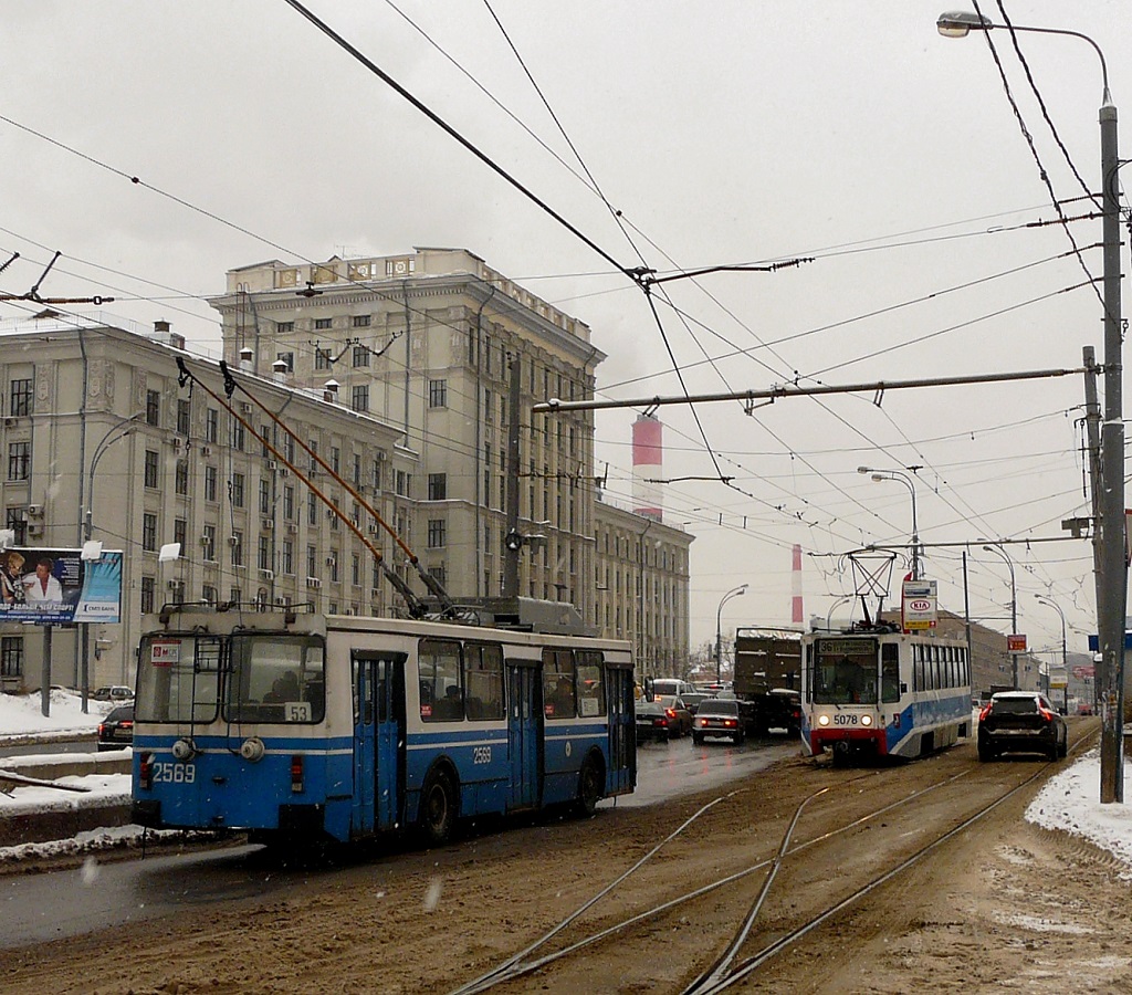 Москва, ЗиУ-682ГМ1 (с широкой передней дверью) № 2569; Москва, 71-608К № 5078