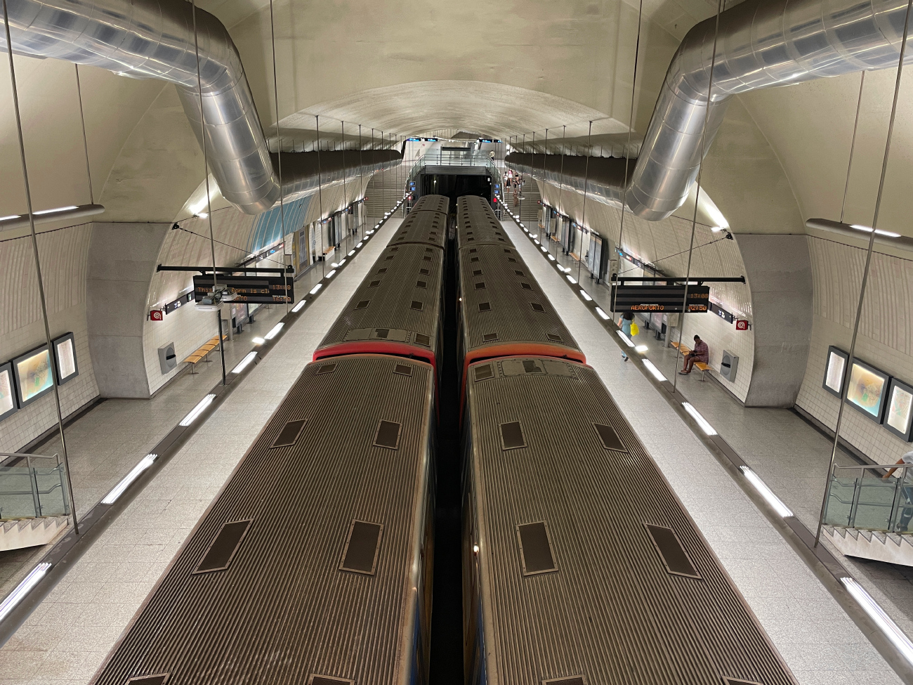 Лиссабон — Metro — Linha Vermelha; Лиссабон — Metro — Подвижной состав