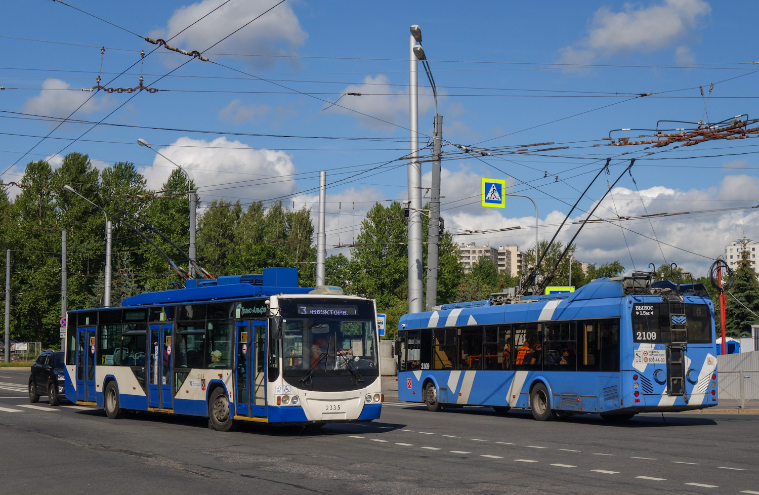 Sankt Petersburg, VMZ-5298.01 “Avangard” Nr. 2335; Sankt Petersburg, BKM 32100D Nr. 2109