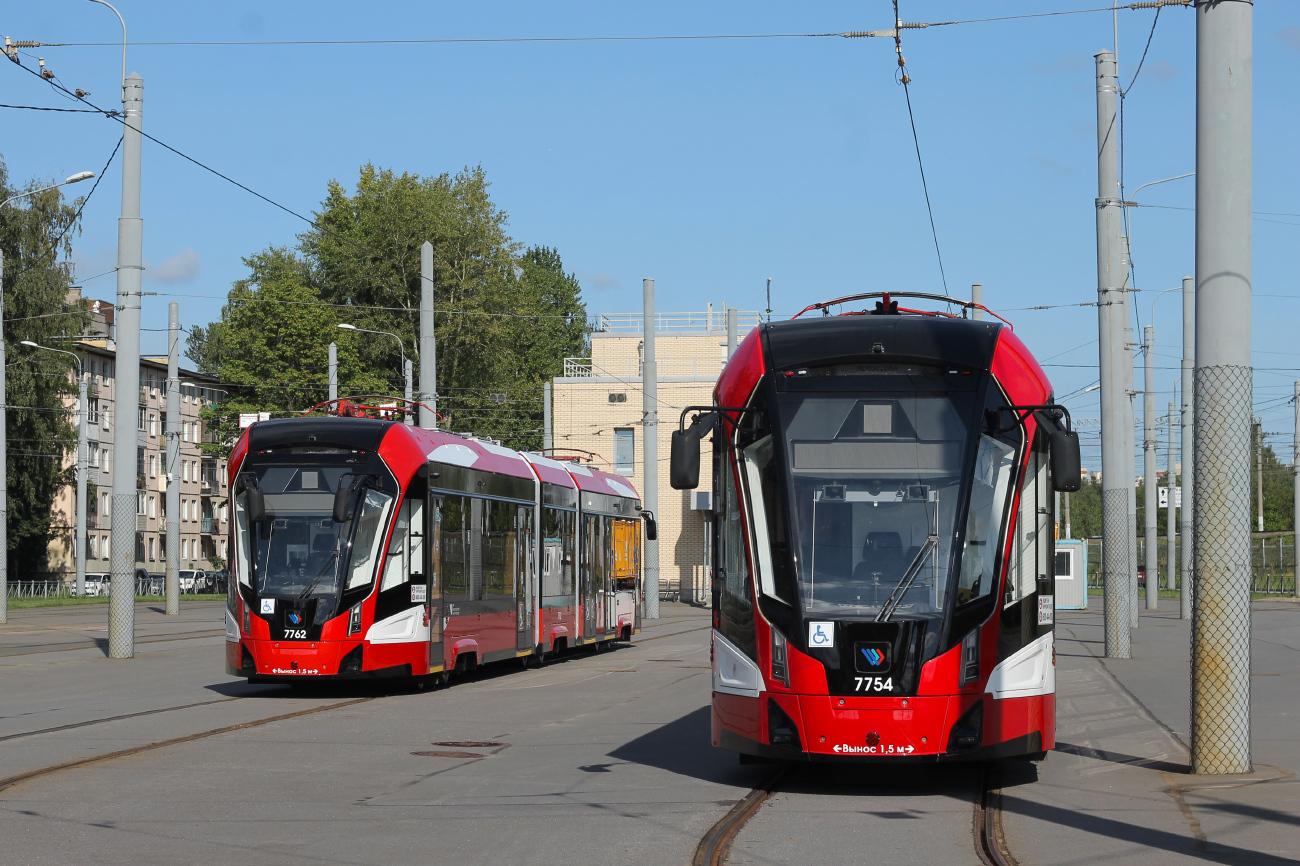 Saint-Petersburg, 71-932 “Nevskiy” Br. 7762; Saint-Petersburg, 71-932 “Nevskiy” Br. 7754; Saint-Petersburg — Terminal stations