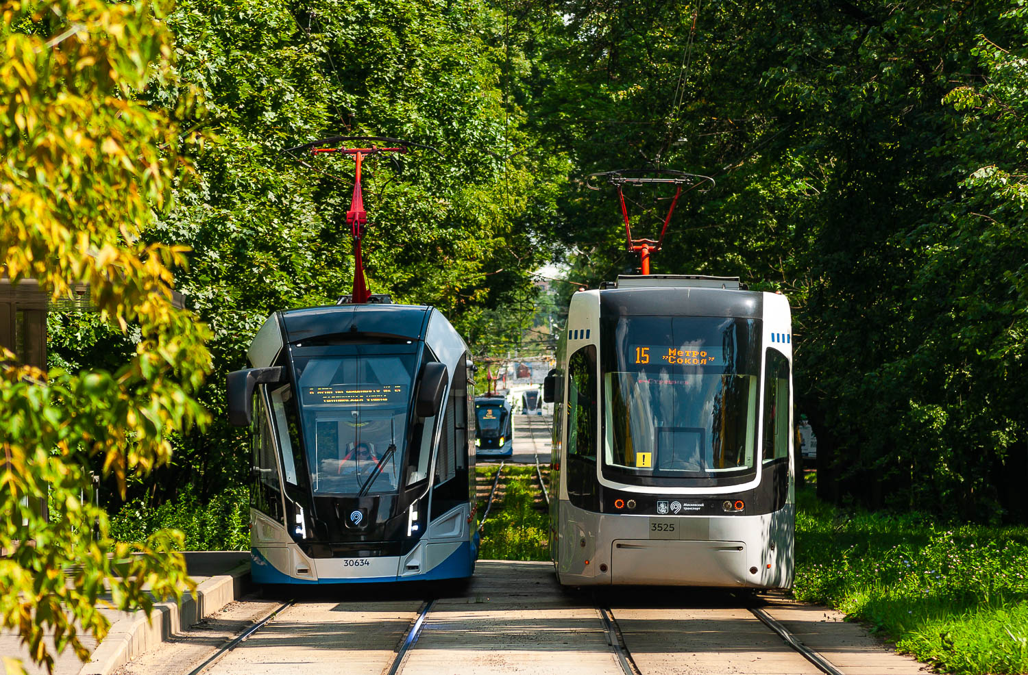 Москва, 71-911ЕМ «Львёнок» № 30634; Москва, 71-414 (Pesa Fokstrot) № 3525