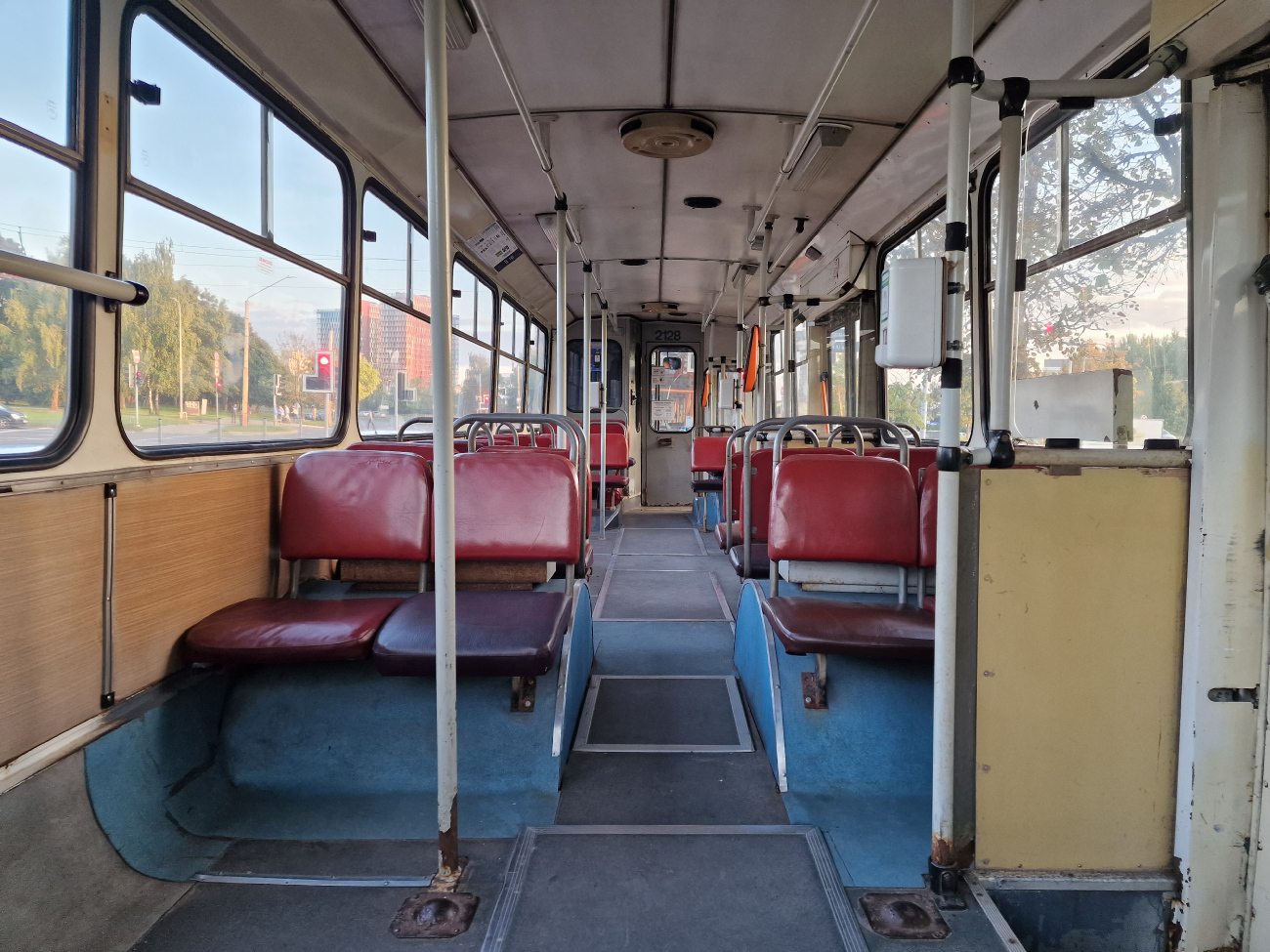 Вильнюс, Škoda 14Tr10/6 № 2128