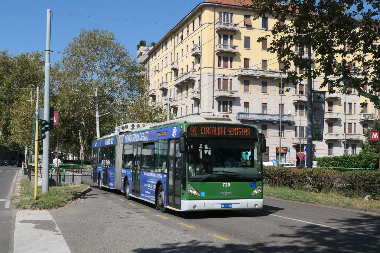 Milano, Van Hool AG 300T — 720